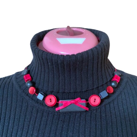 Handmade - Vintage Button & Bead Choker Necklace – Red & Black with Bow Detail - Picture 1 of 8